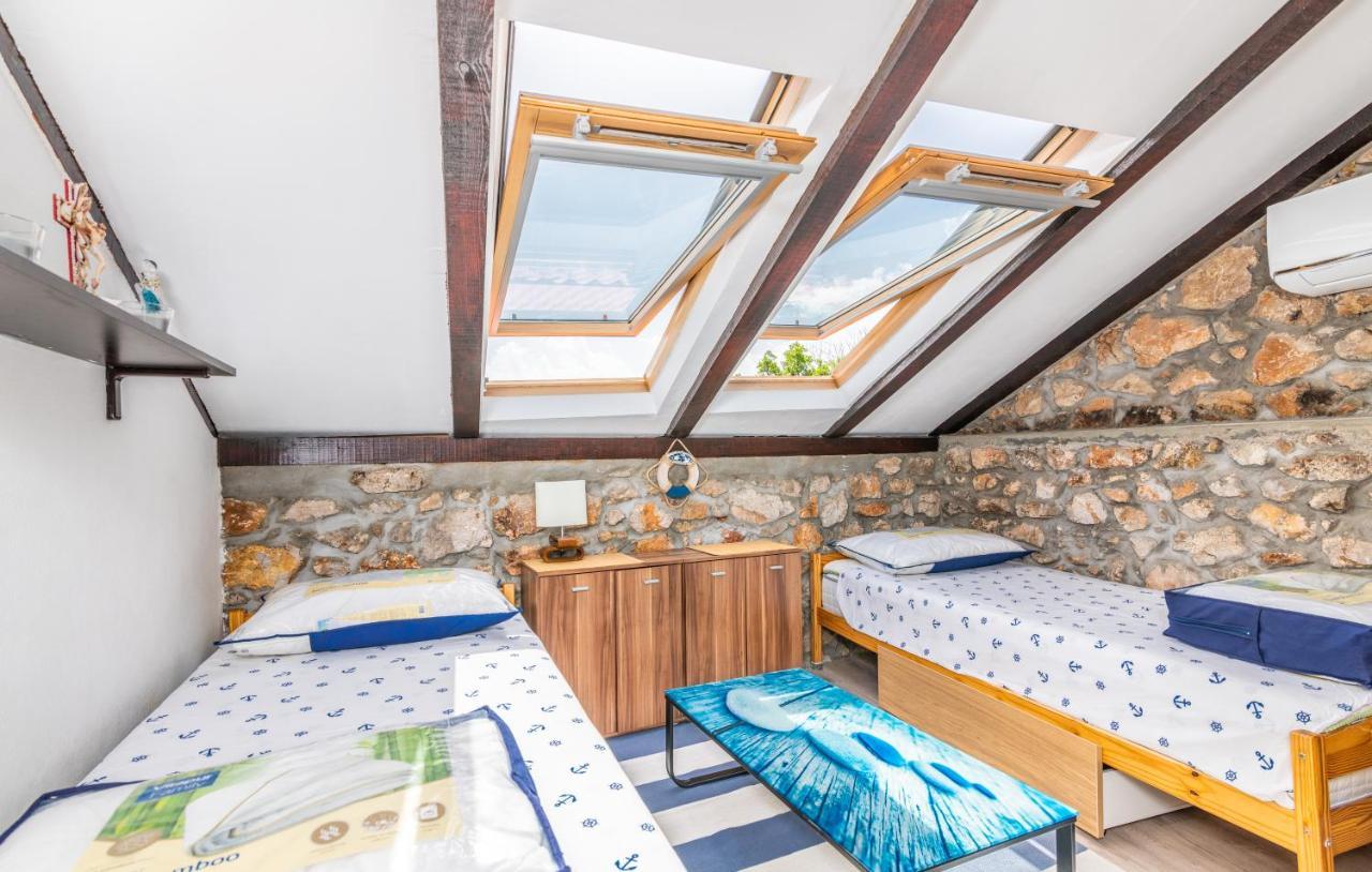 Stone House Knez Apartment Vrbnik Ngoại thất bức ảnh