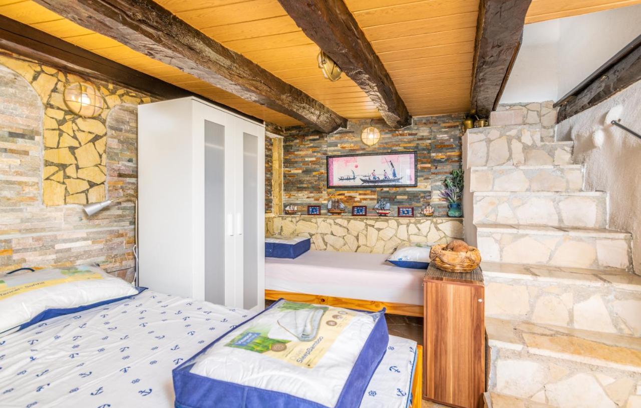 Stone House Knez Apartment Vrbnik Ngoại thất bức ảnh