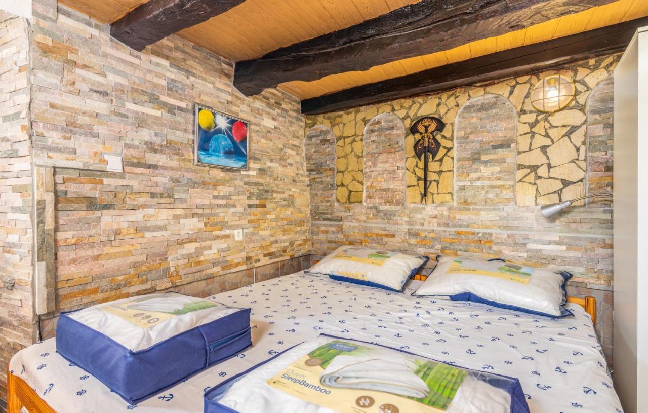 Stone House Knez Apartment Vrbnik Ngoại thất bức ảnh