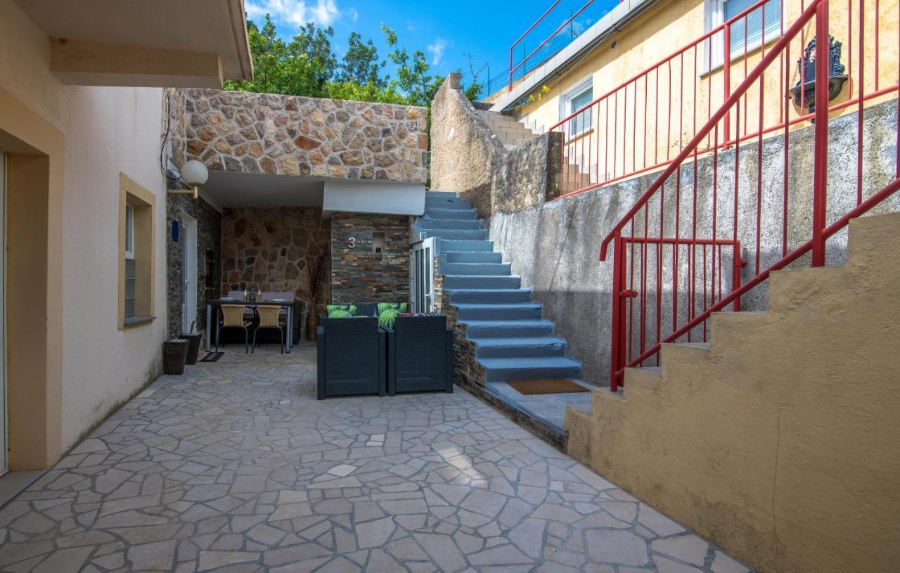 Stone House Knez Apartment Vrbnik Ngoại thất bức ảnh