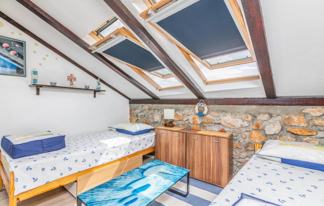 Stone House Knez Apartment Vrbnik Ngoại thất bức ảnh